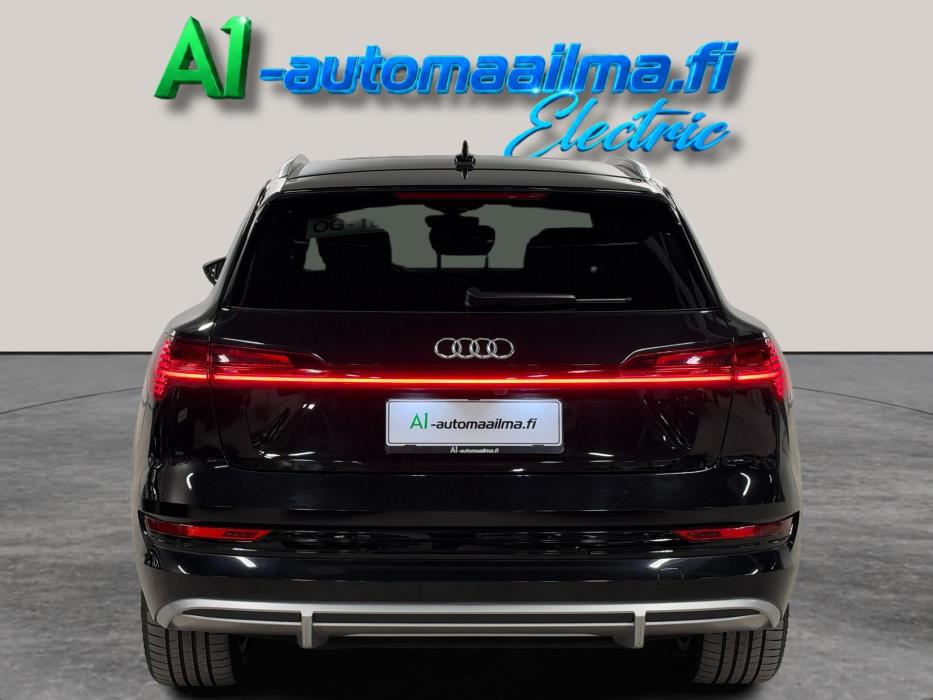 AUDI e-tron 2022