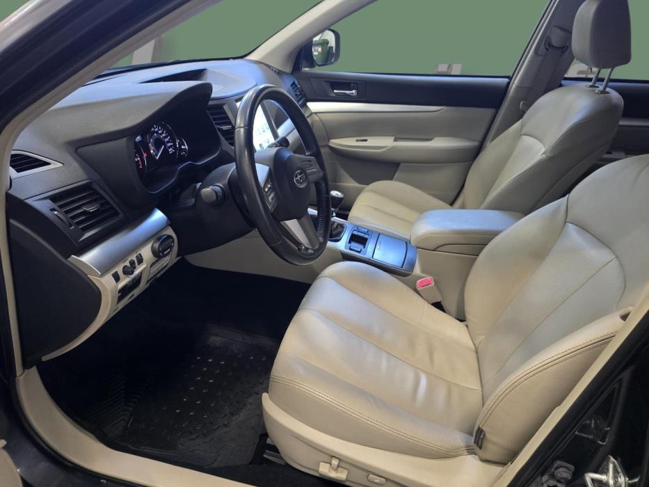 SUBARU Outback 2013