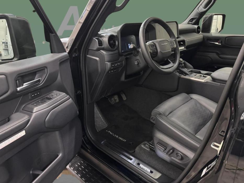 TOYOTA Land Cruiser 2025