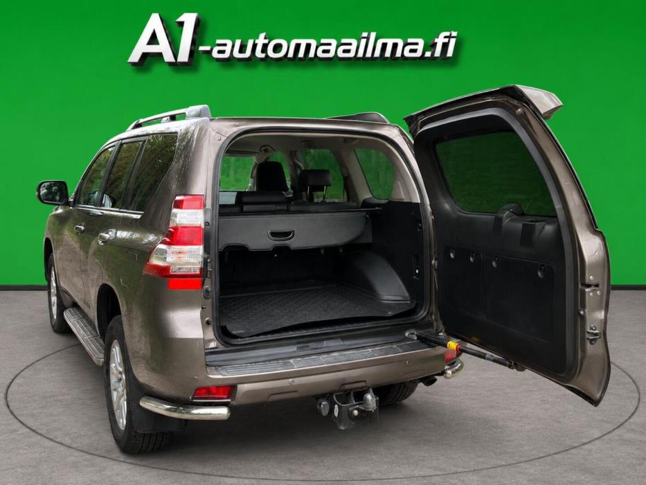 TOYOTA Land Cruiser 2016
