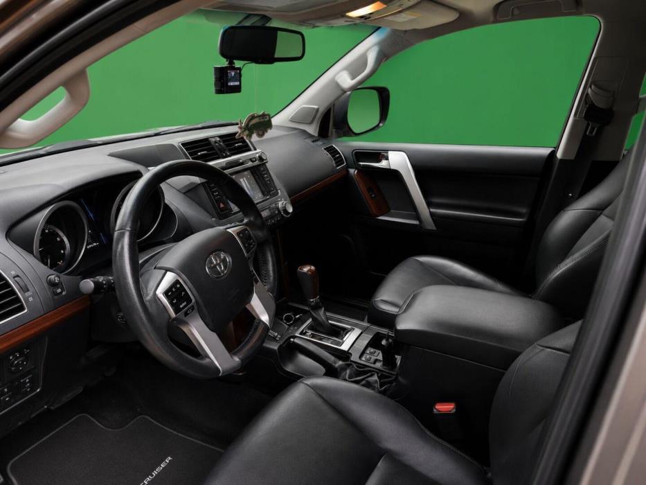 TOYOTA Land Cruiser 2016