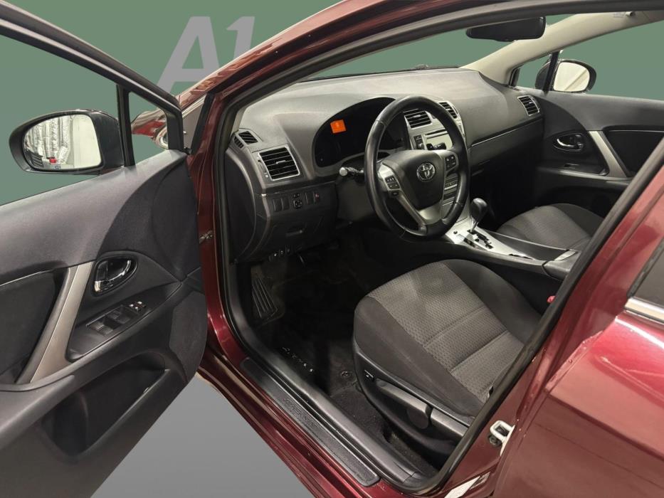 TOYOTA Avensis 2014