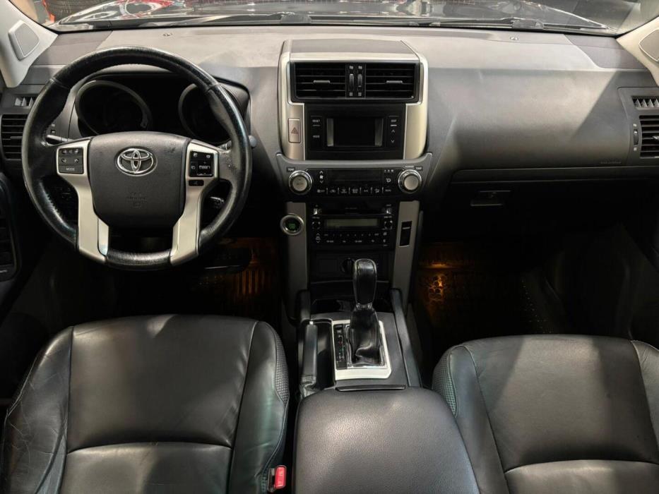 TOYOTA Land Cruiser 2011