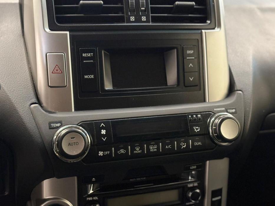 TOYOTA Land Cruiser 2011