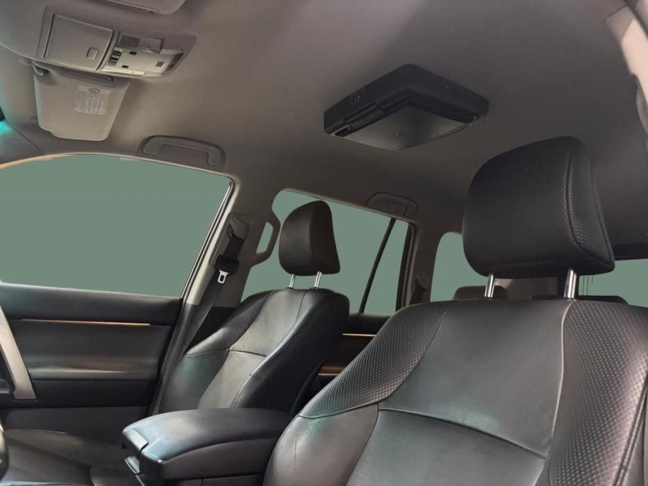 TOYOTA Land Cruiser 2011