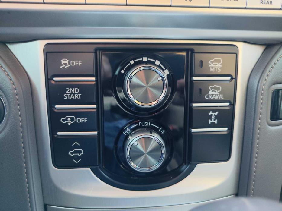 TOYOTA Land Cruiser 2018
