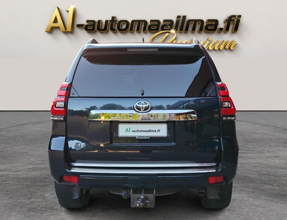 TOYOTA Land Cruiser 2018