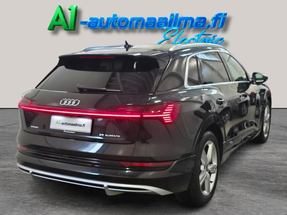 AUDI e-tron 2023