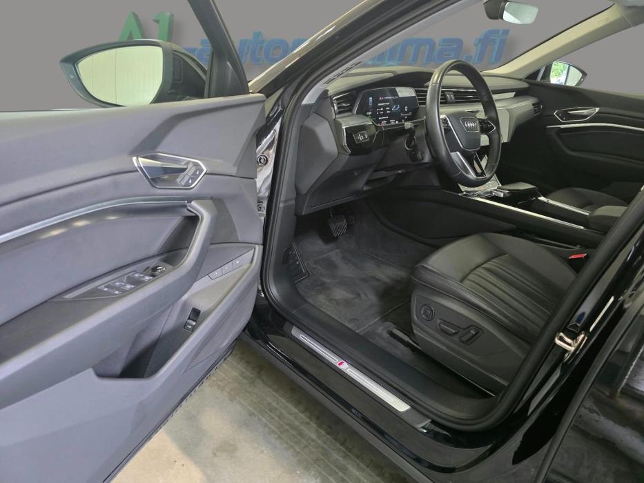 AUDI e-tron 2023