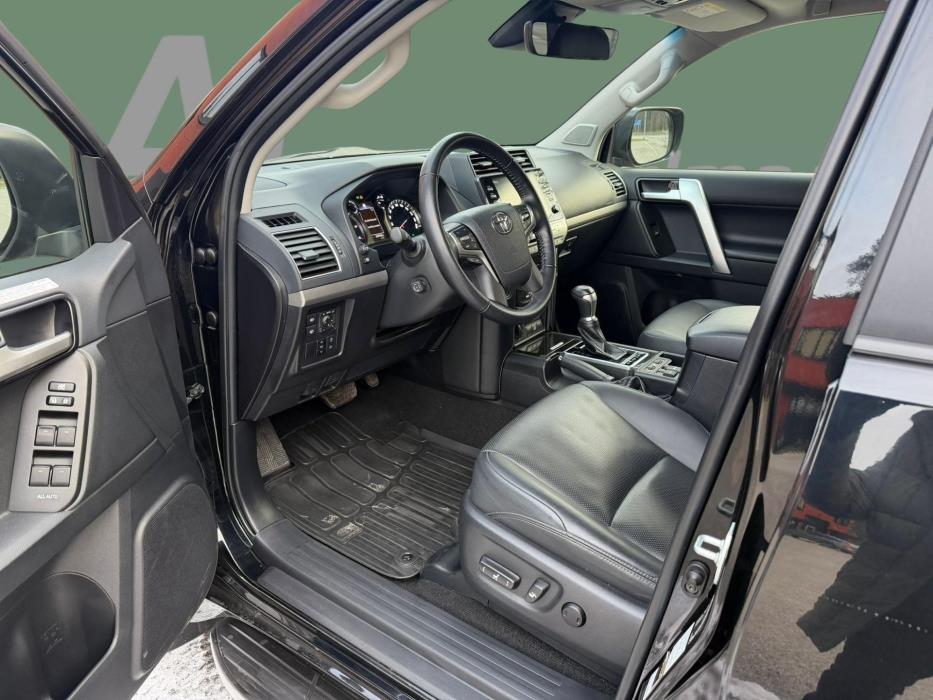 TOYOTA Land Cruiser 2021