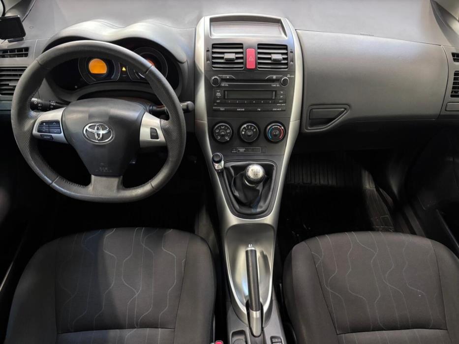 TOYOTA Auris 2010