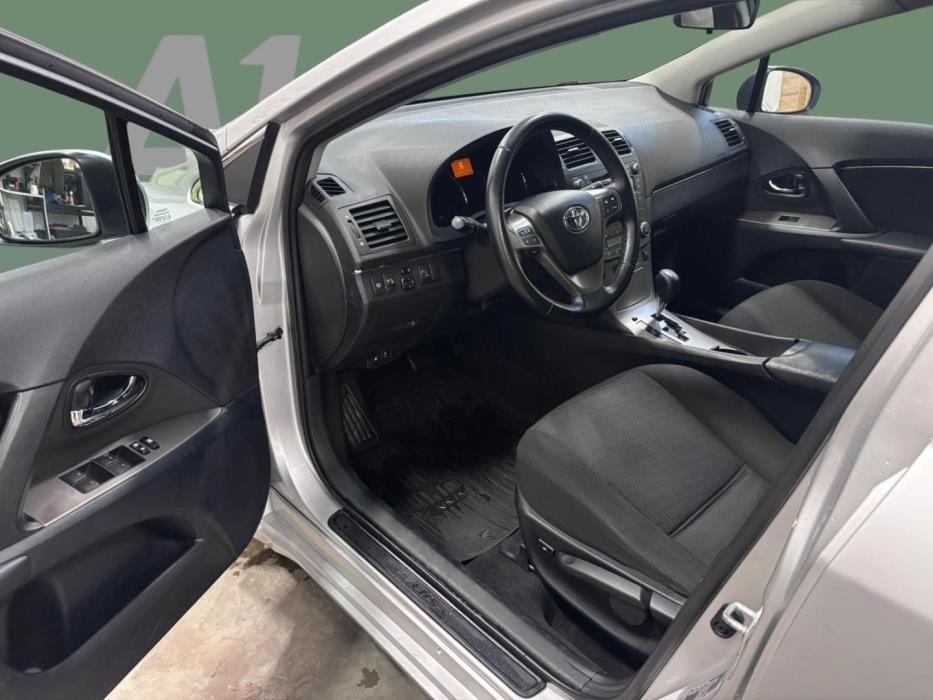 TOYOTA Avensis 2009
