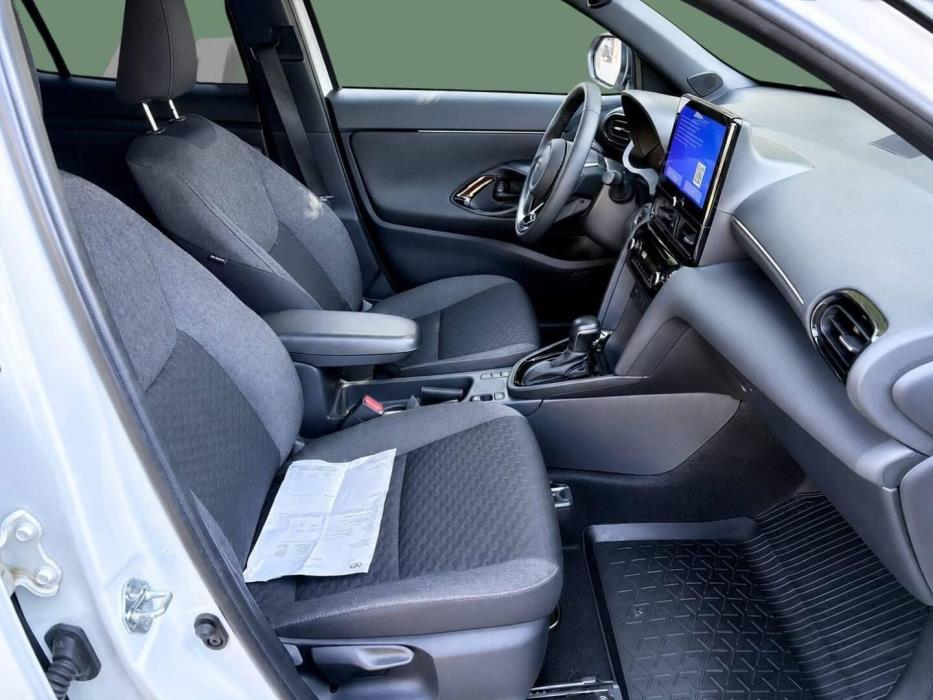 TOYOTA Yaris Cross 2024