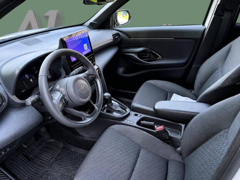 TOYOTA Yaris Cross 2024