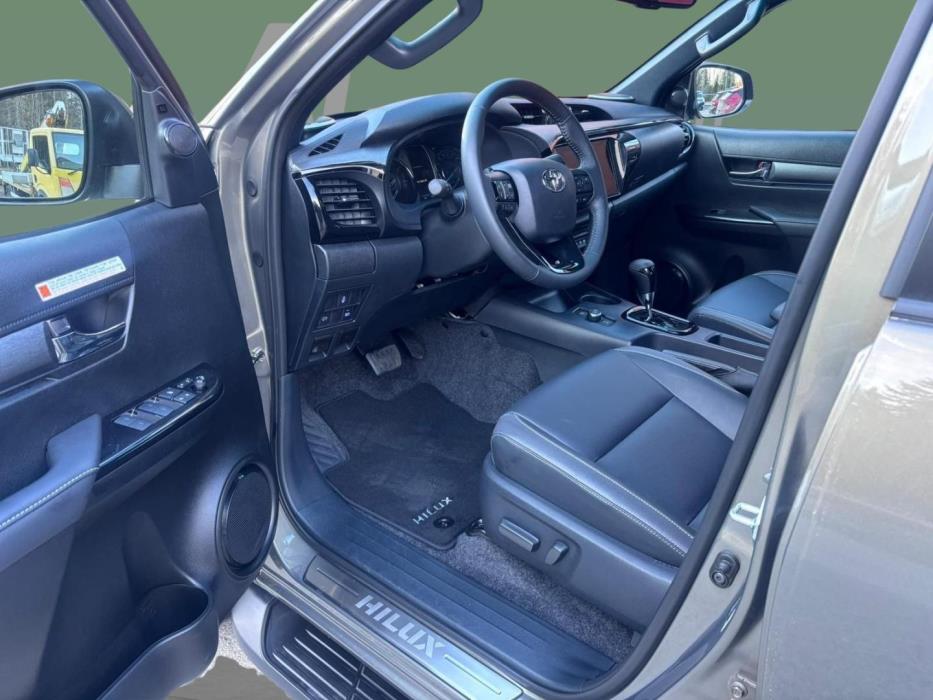 TOYOTA Hilux 2026
