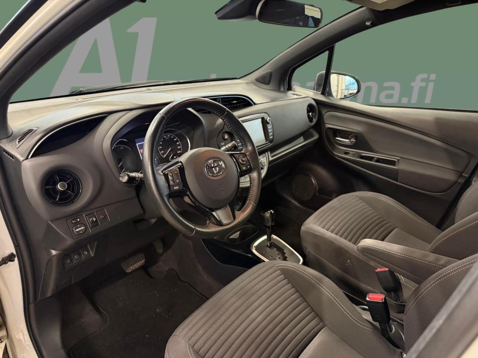TOYOTA Yaris 2018