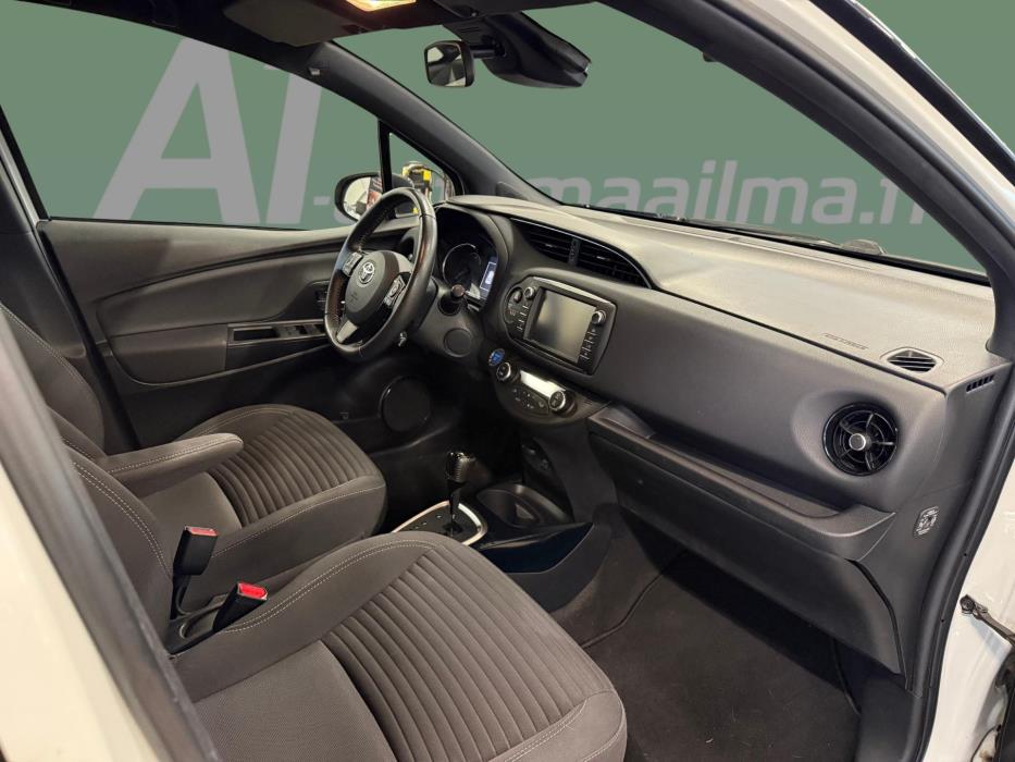 TOYOTA Yaris 2018