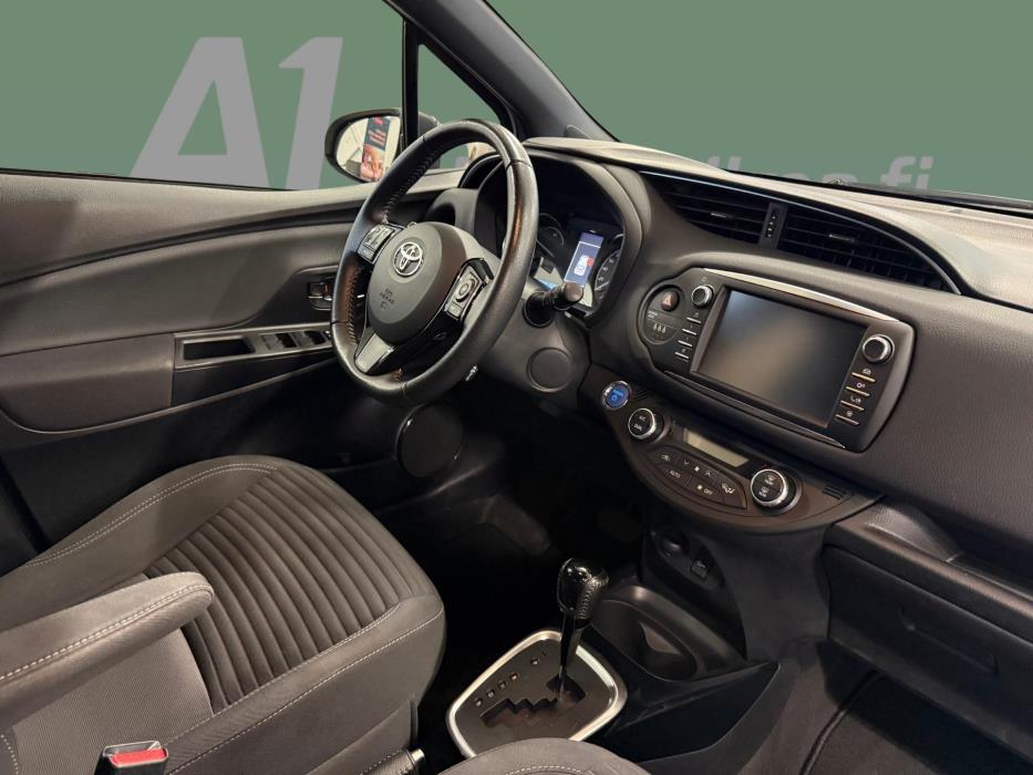 TOYOTA Yaris 2018