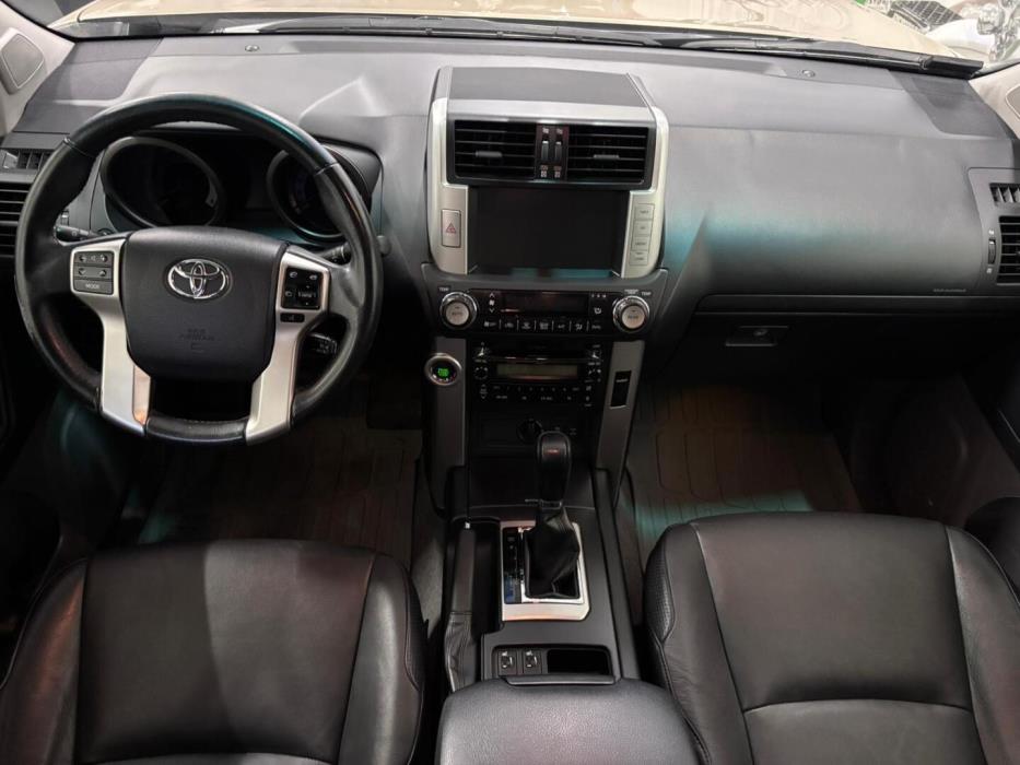 TOYOTA Land Cruiser 2013