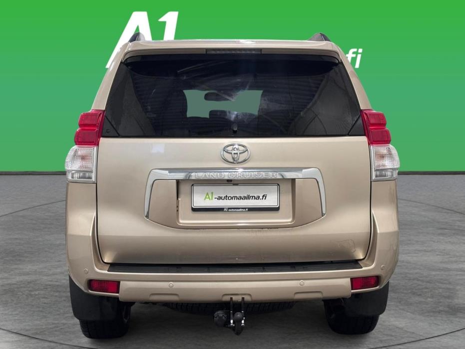 TOYOTA Land Cruiser 2013