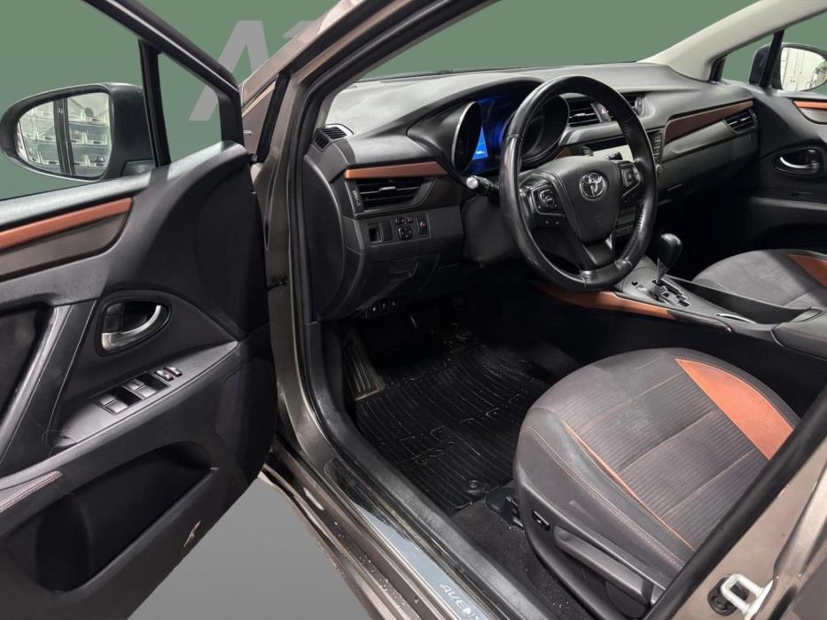 TOYOTA Avensis 2017