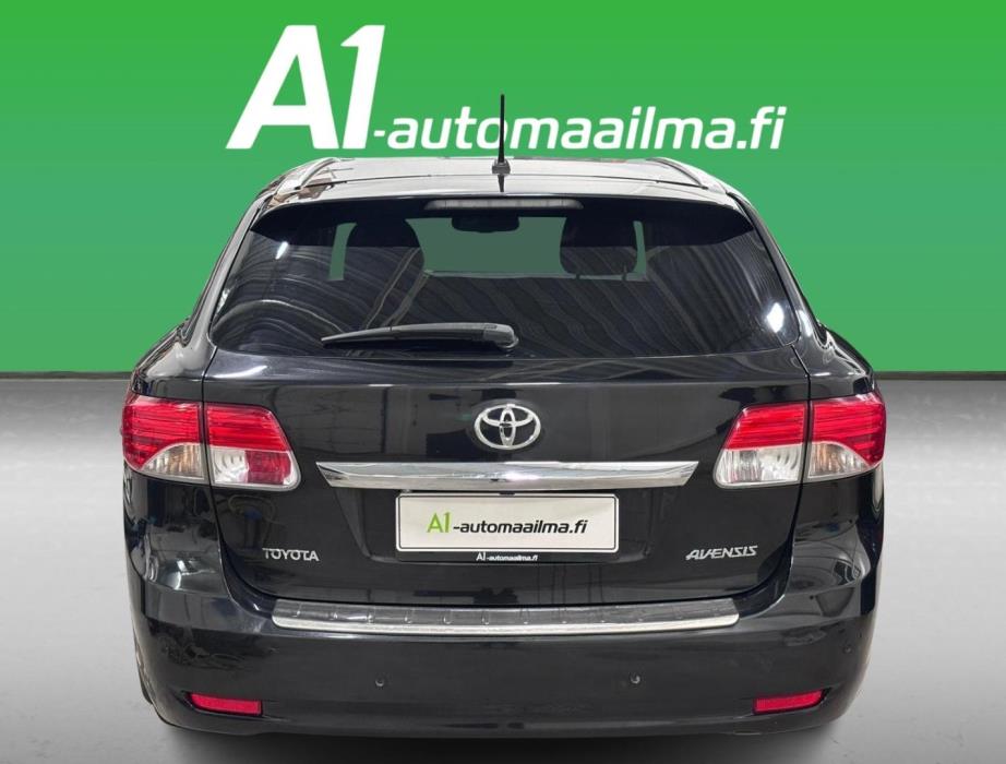 TOYOTA Avensis 2015