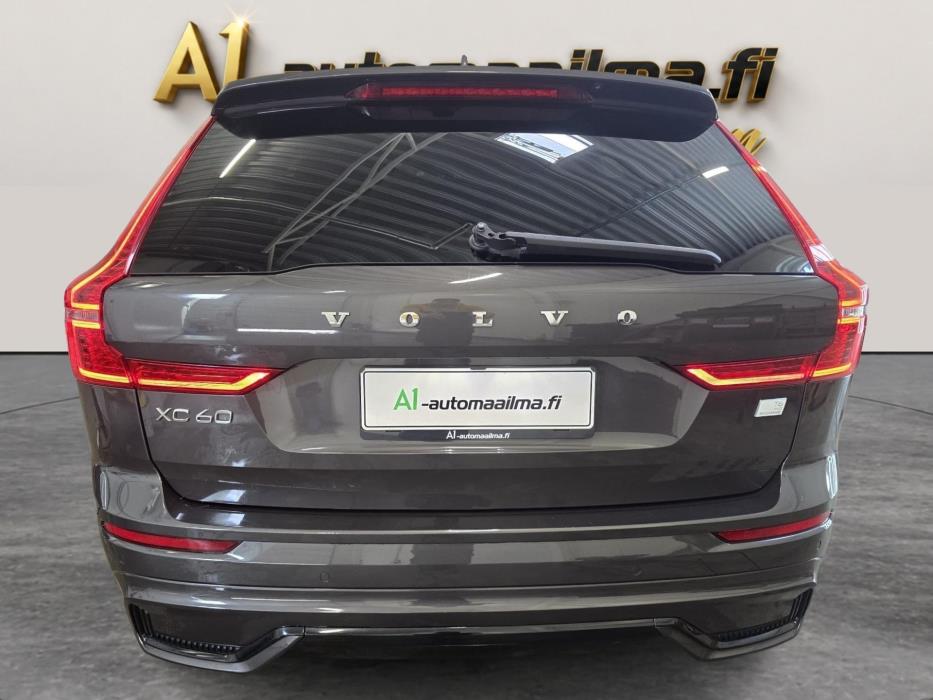 VOLVO XC60 2023