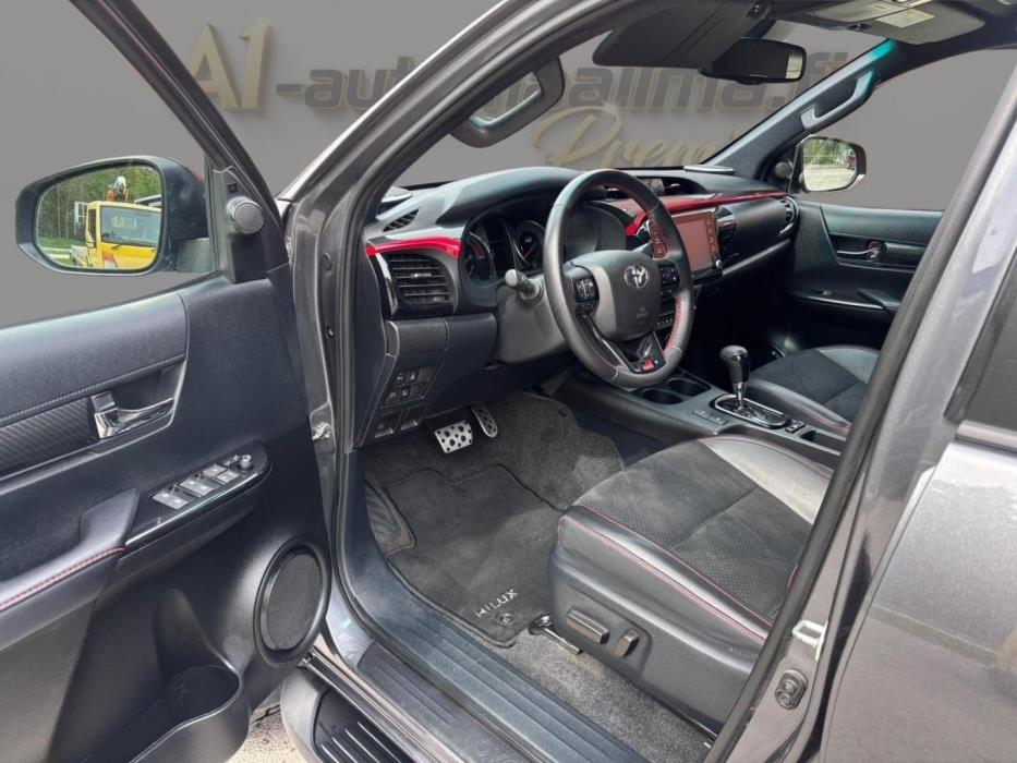 TOYOTA Hilux 2023