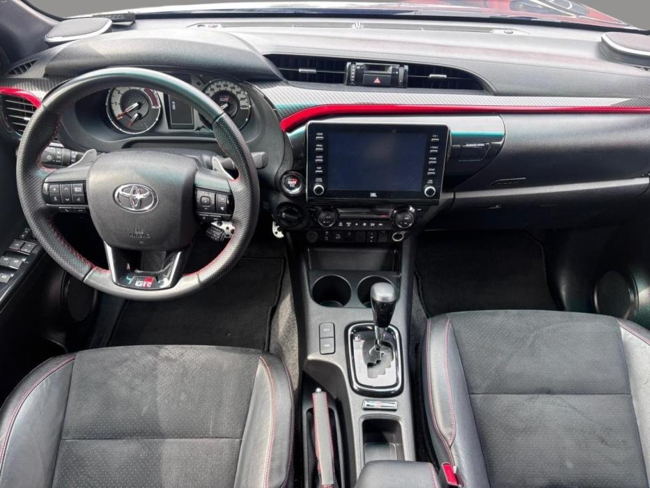 TOYOTA Hilux 2023