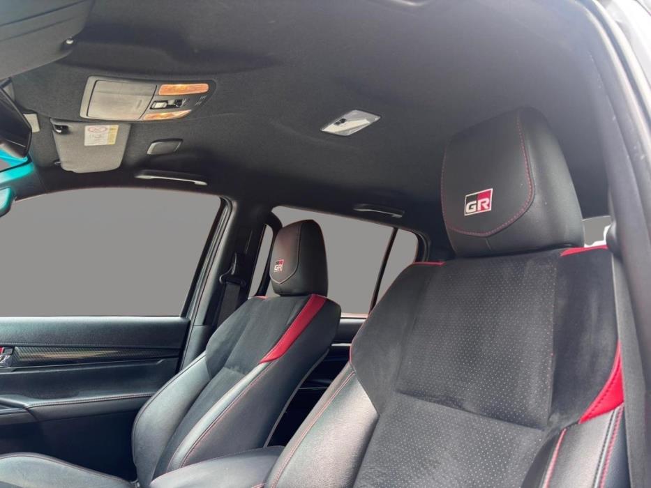 TOYOTA Hilux 2023