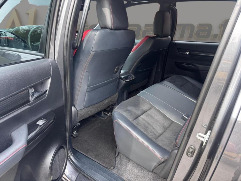 TOYOTA Hilux 2023