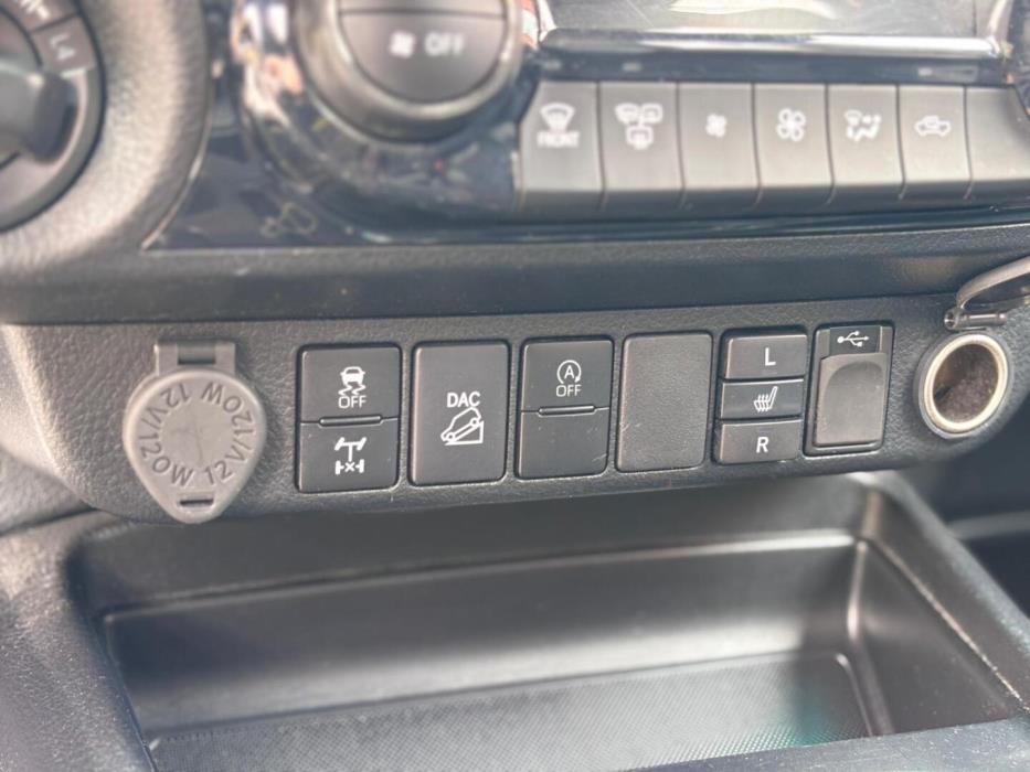 TOYOTA Hilux 2023