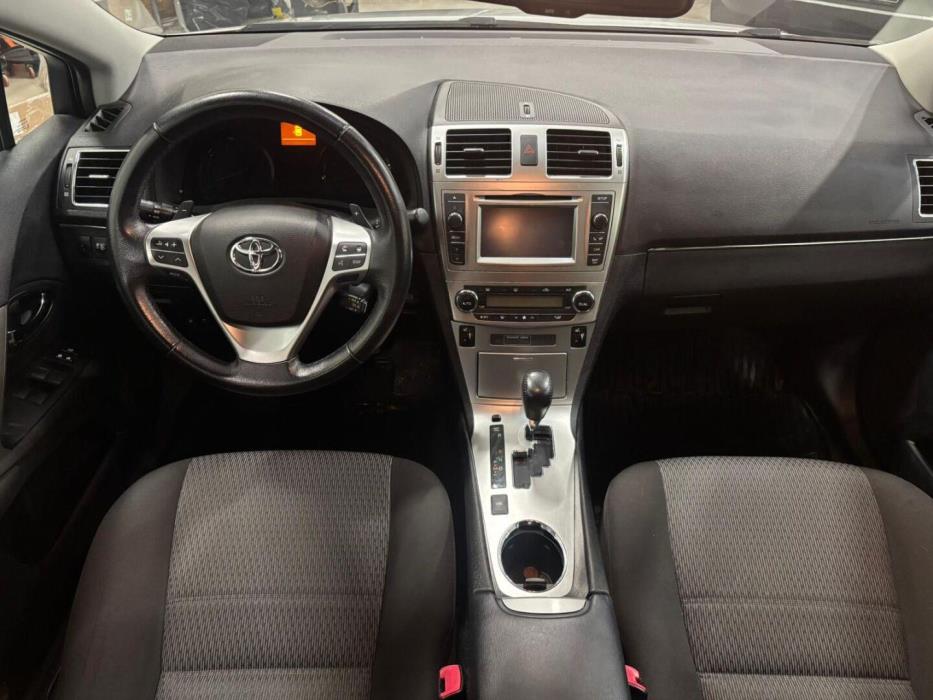 TOYOTA Avensis 2015