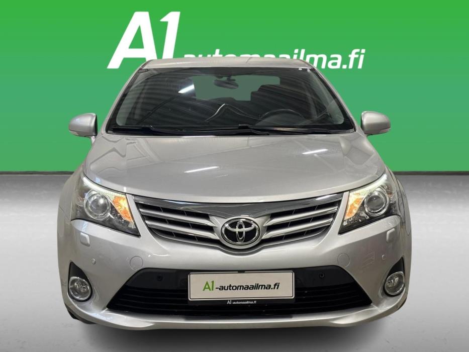 TOYOTA Avensis 2015