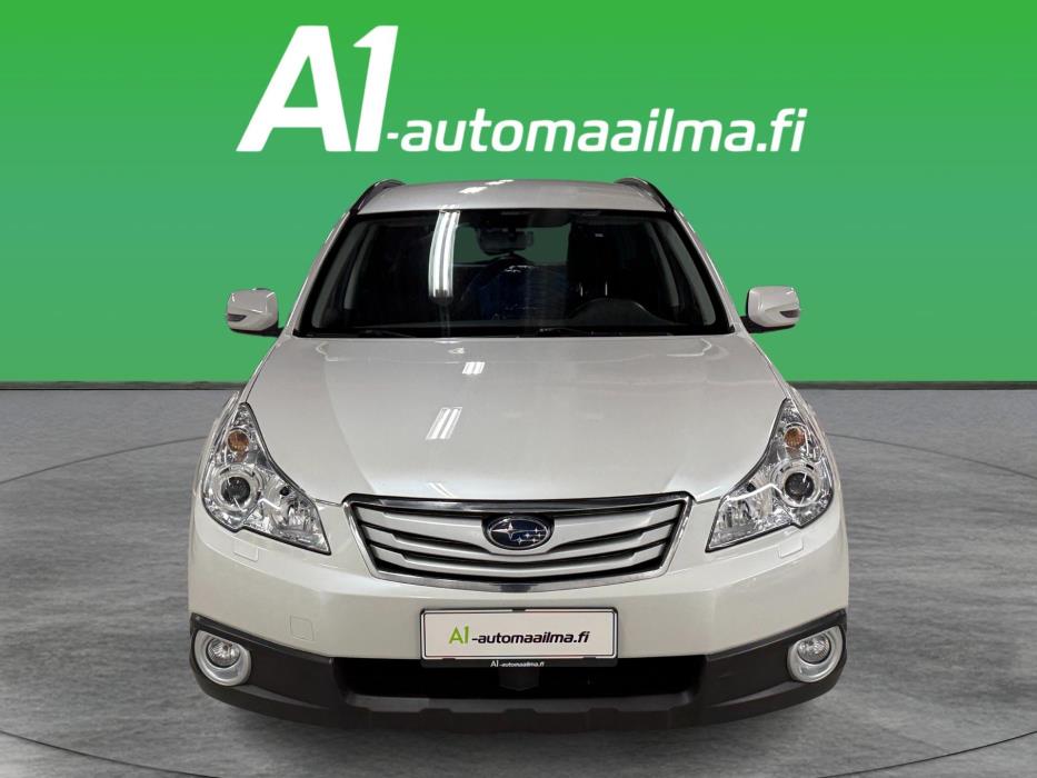 SUBARU Outback 2011