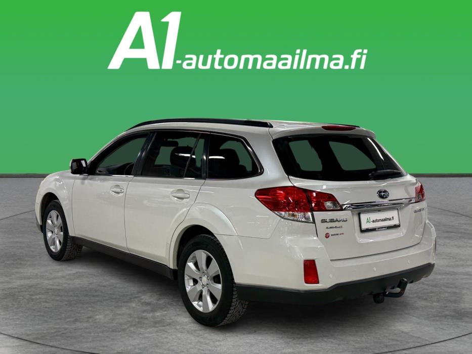 SUBARU Outback 2011