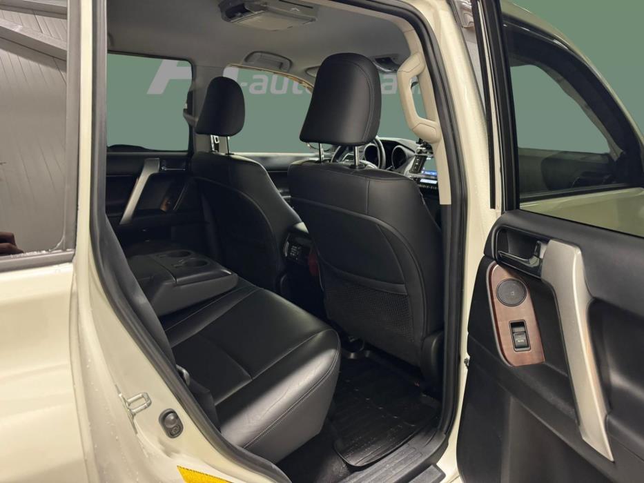 TOYOTA Land Cruiser 2016