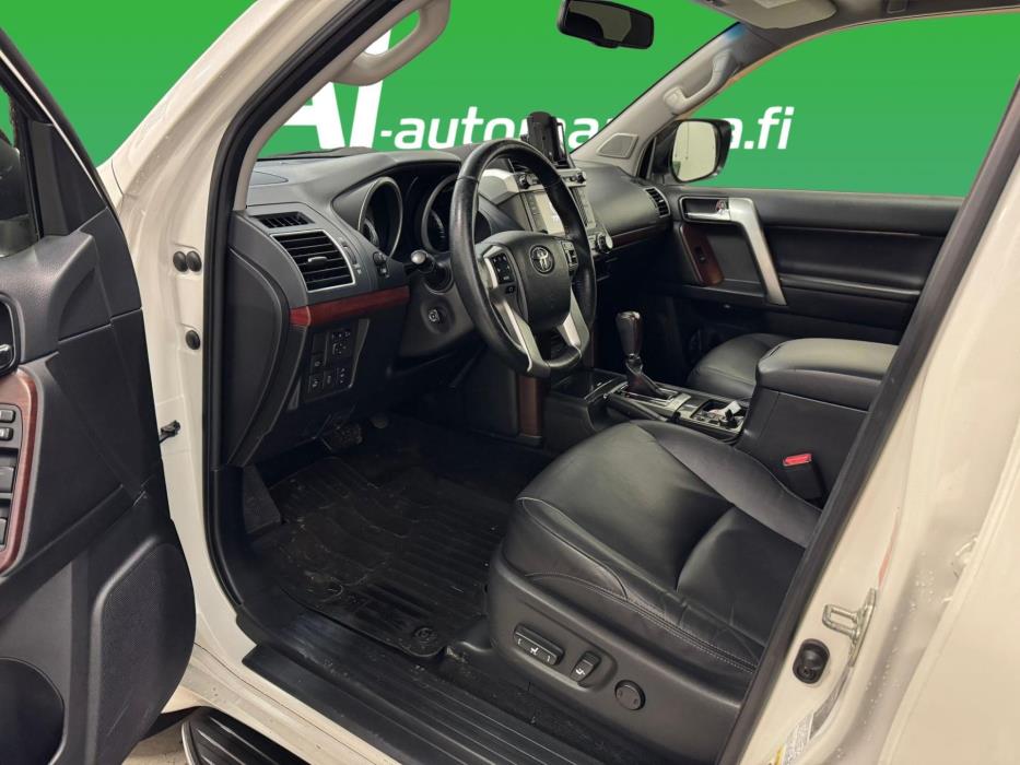 TOYOTA Land Cruiser 2016