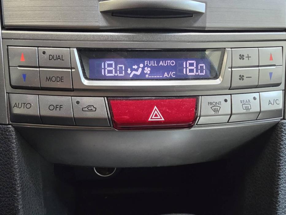 SUBARU Outback 2011