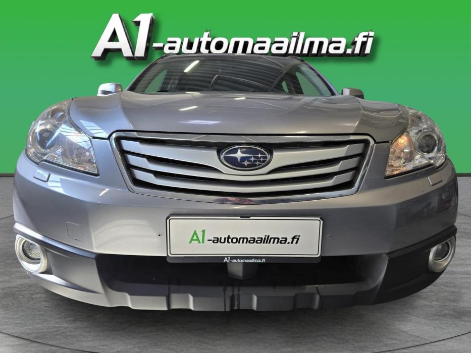 SUBARU Outback 2011