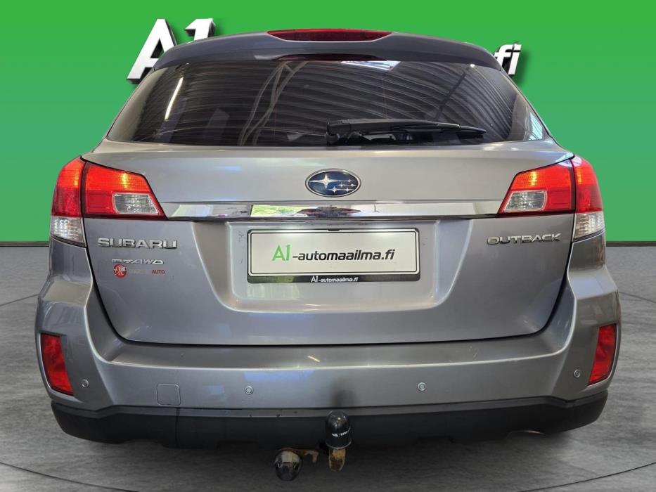 SUBARU Outback 2011