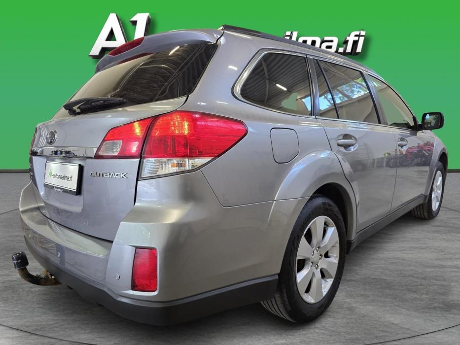 SUBARU Outback 2011