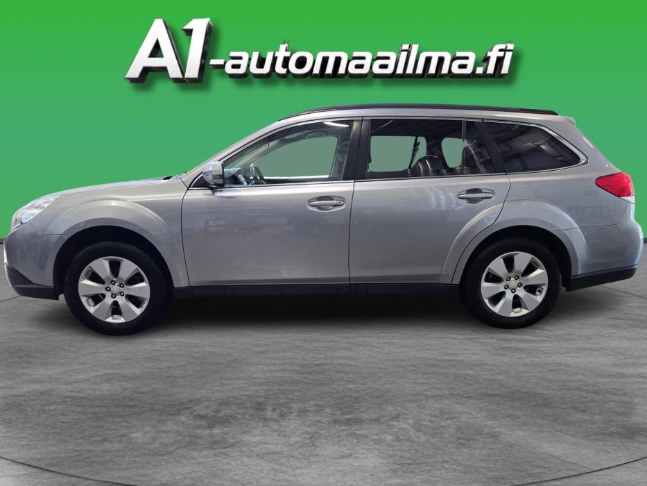 SUBARU Outback 2011