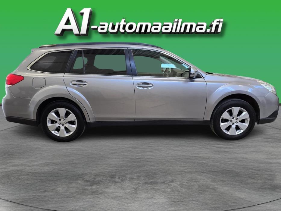 SUBARU Outback 2011