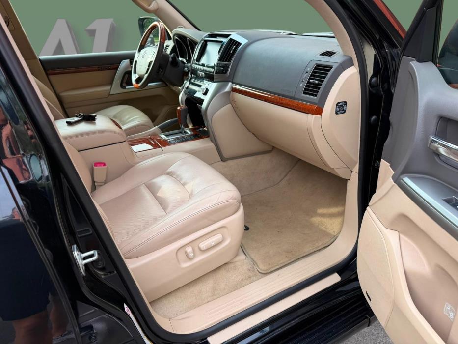 TOYOTA Land Cruiser 2014