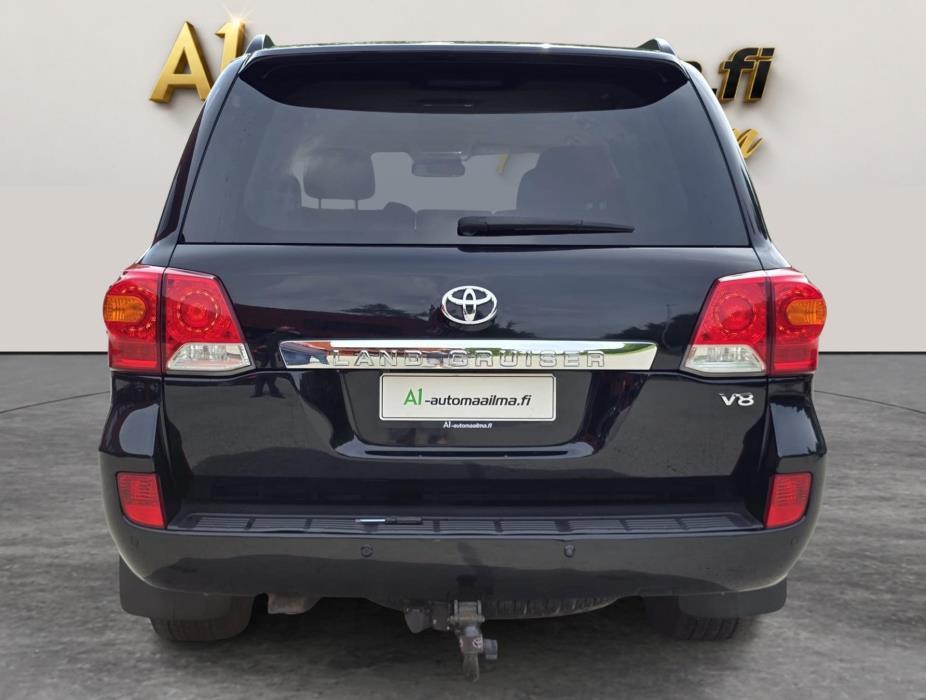 TOYOTA Land Cruiser 2014