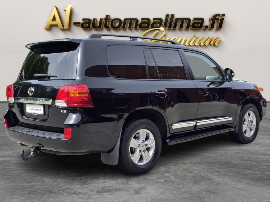 TOYOTA Land Cruiser 2014
