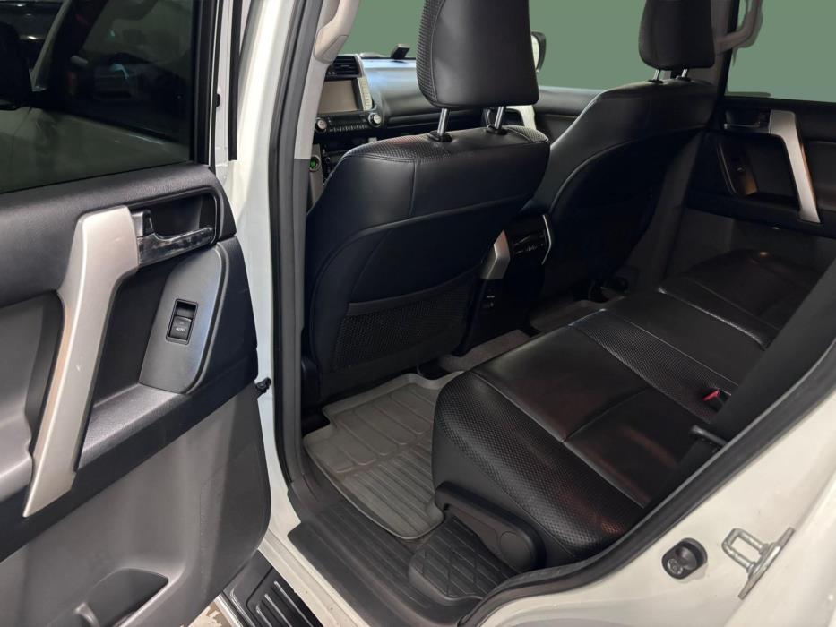 TOYOTA Land Cruiser 2012