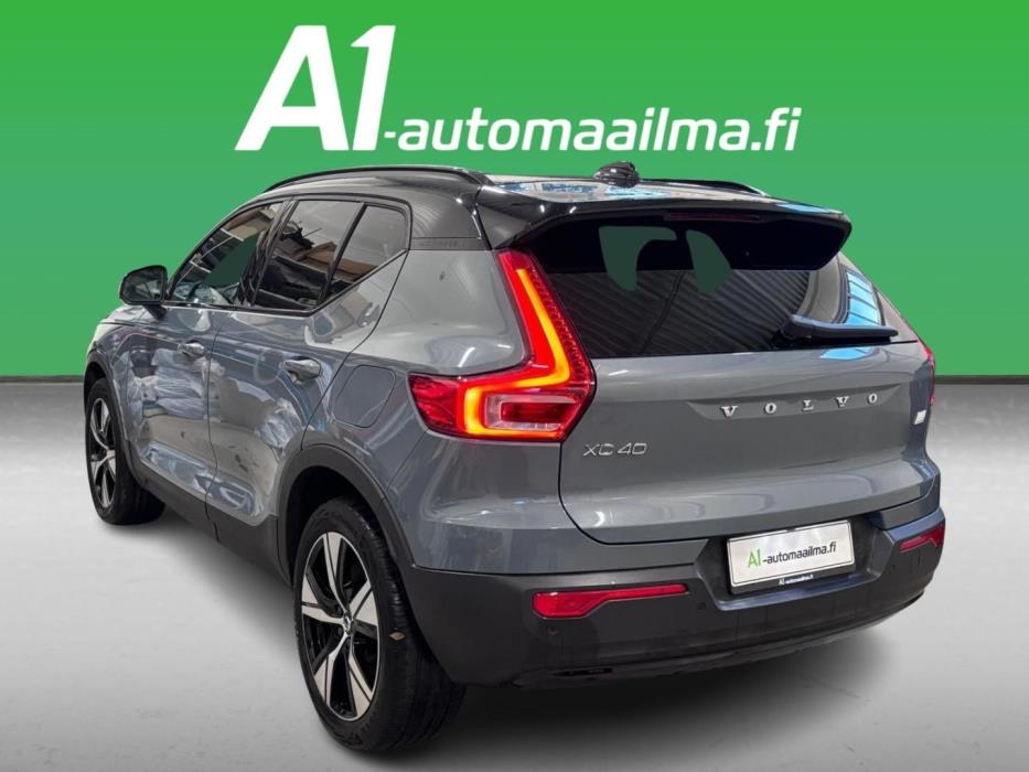 VOLVO XC40 2022