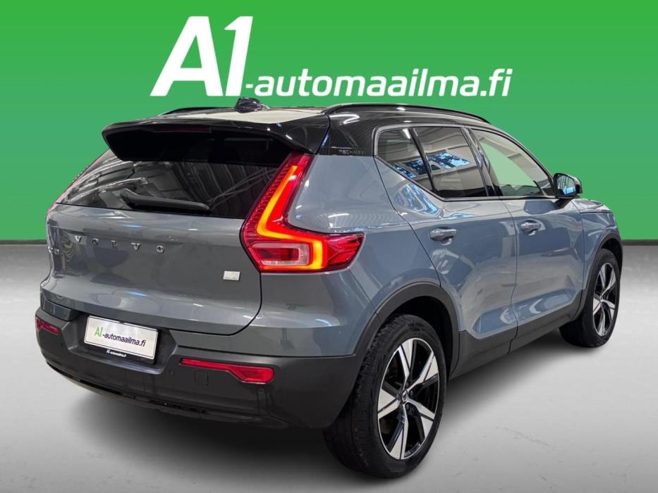 VOLVO XC40 2022